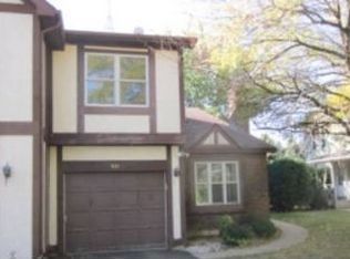 921 Autumn Ln, Aurora, IL 60505