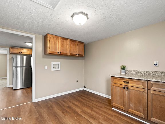 4th image of 2274 Hempridge Rd