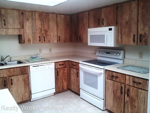 4th image of 1449 Oak Pl