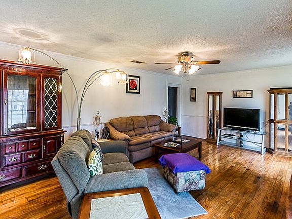 5th image of 2904 Amelia Ave