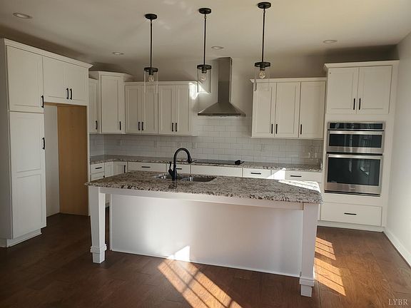 5th image of Highland Oaks Dr