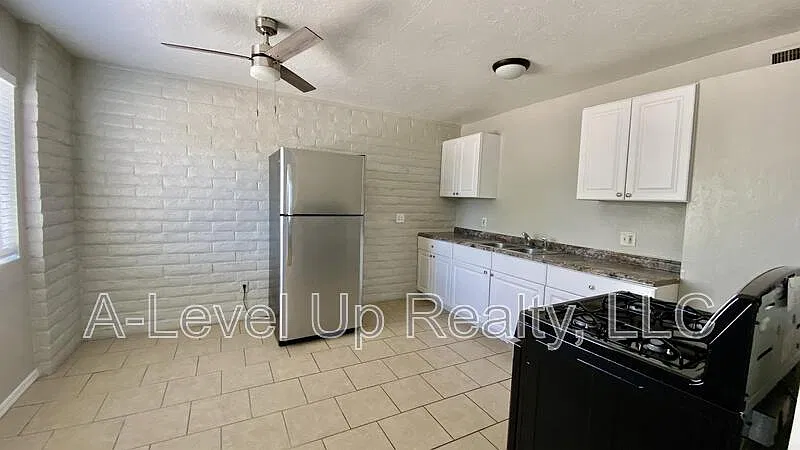 2 bed, 1.0 bath, 900 sqft, $1,100 — Photo 4
