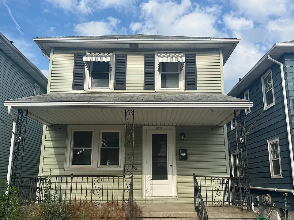 328 Warren St