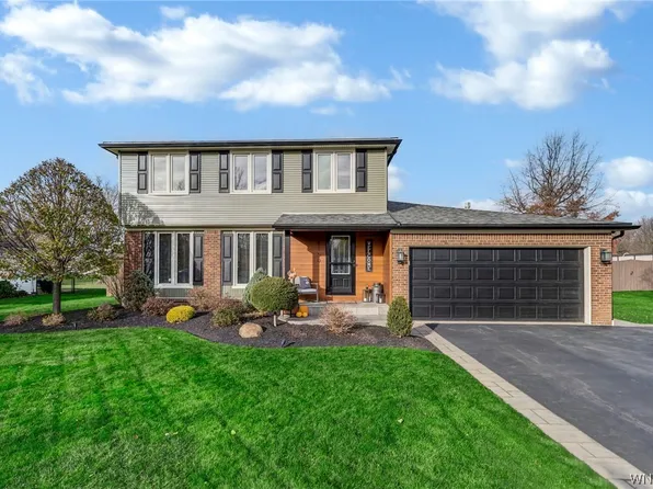 6150 Berkley Dr, Orchard Park, NY 14127