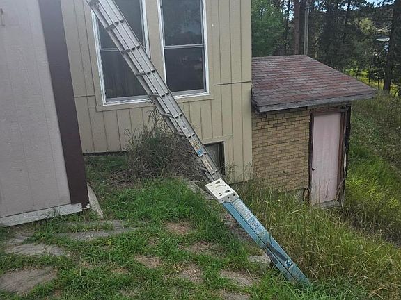 3rd image of 211 Gordon St