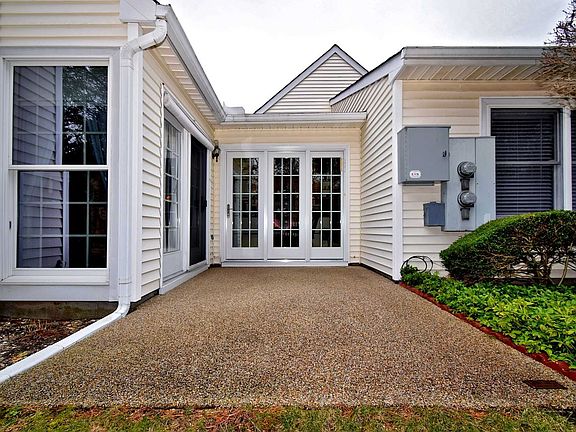 4th image of 27 Chippendale Dr