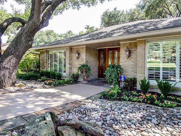 3rd image of 6536 Meadowcreek Dr