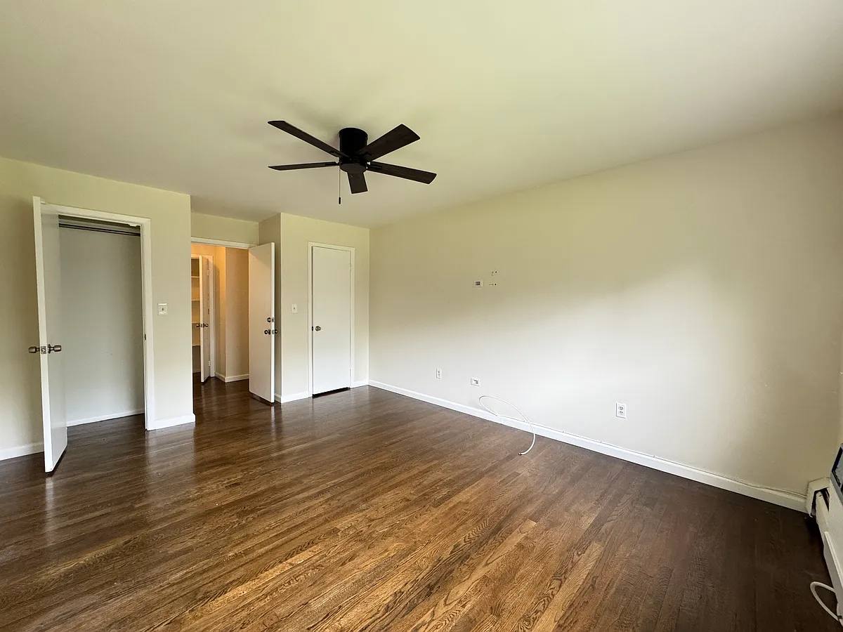 Building Photo - 1323 Anderson Ave #15