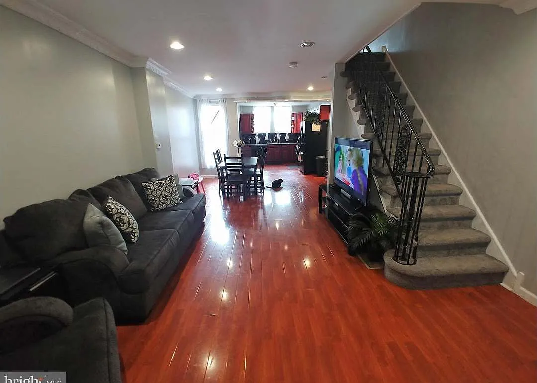 3 bed, 1078 sqft, $1,450 — Photo 2