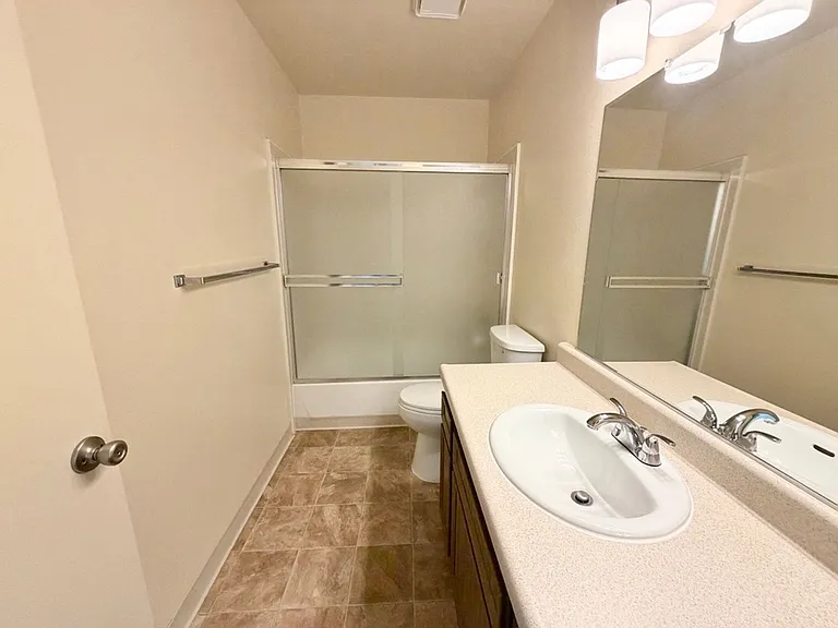 400 W Gettysburg Ave — Photo 13