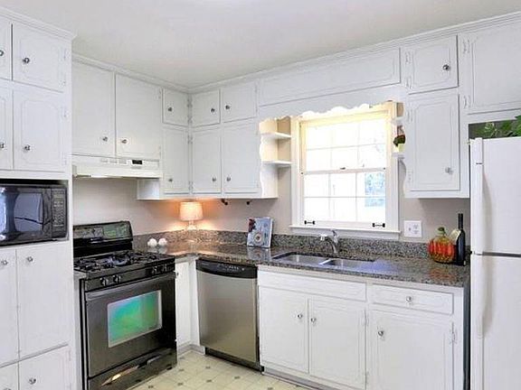 4th image of 4031 Philmont Dr