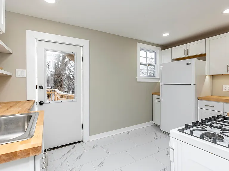 161 Preston Ave #3 — Photo 6