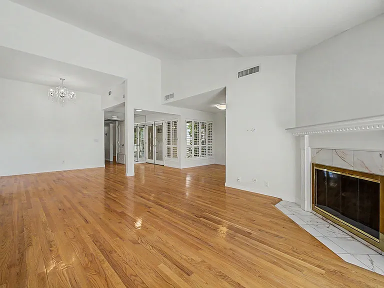 3145 Bel Air Dr — Photo 7