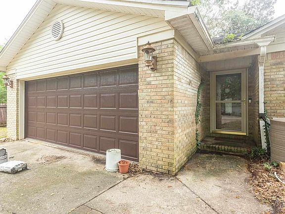 3rd image of 3976 Deerwood Cir