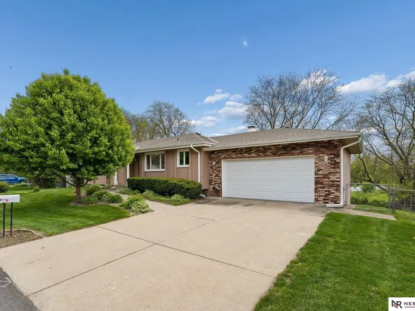 1813 College View Dr, Blair, NE 68008