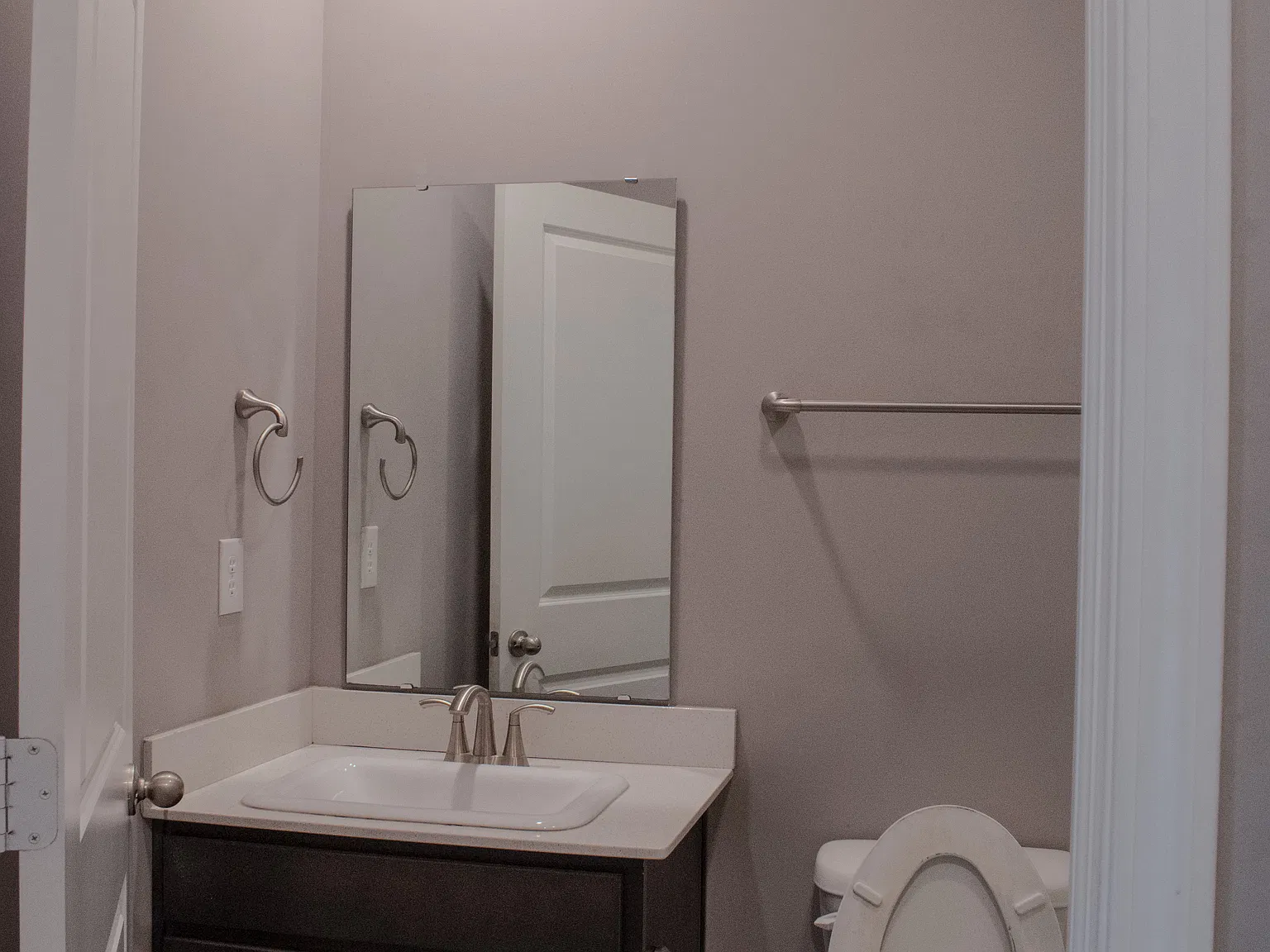 5 bed, 2600 sqft, $2,400 — Photo 3