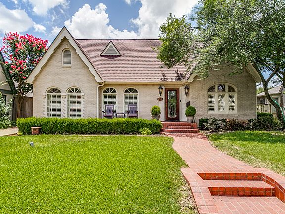 3rd image of 4541 N Versailles Ave