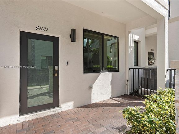 4th image of 4821 NW 83rd Pkwy #4821