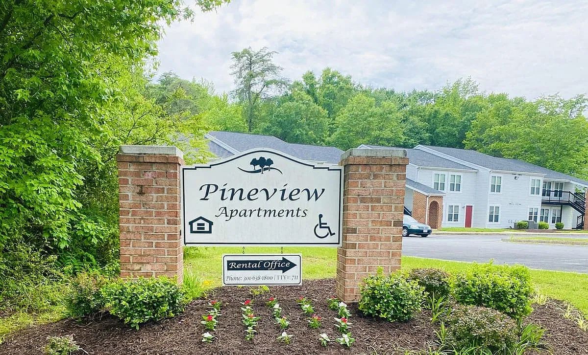 Pine View Apartments — Photo 1