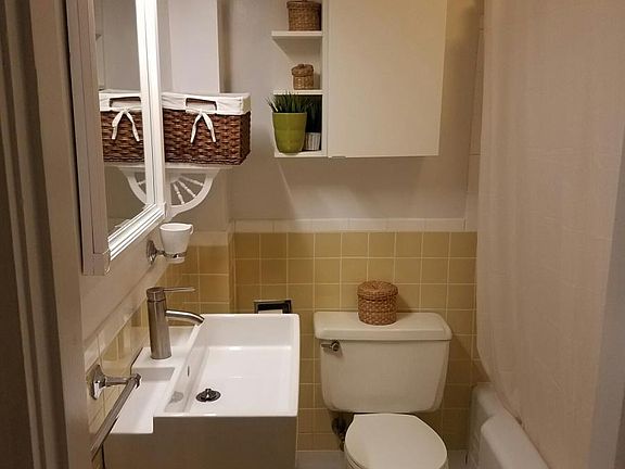 Bathroom (Newly renovated)