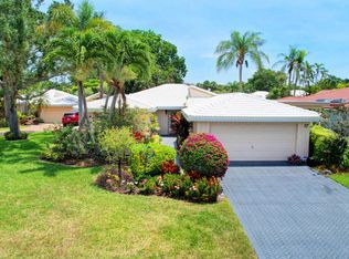 17 Estate Dr, Boynton Beach, FL 33436