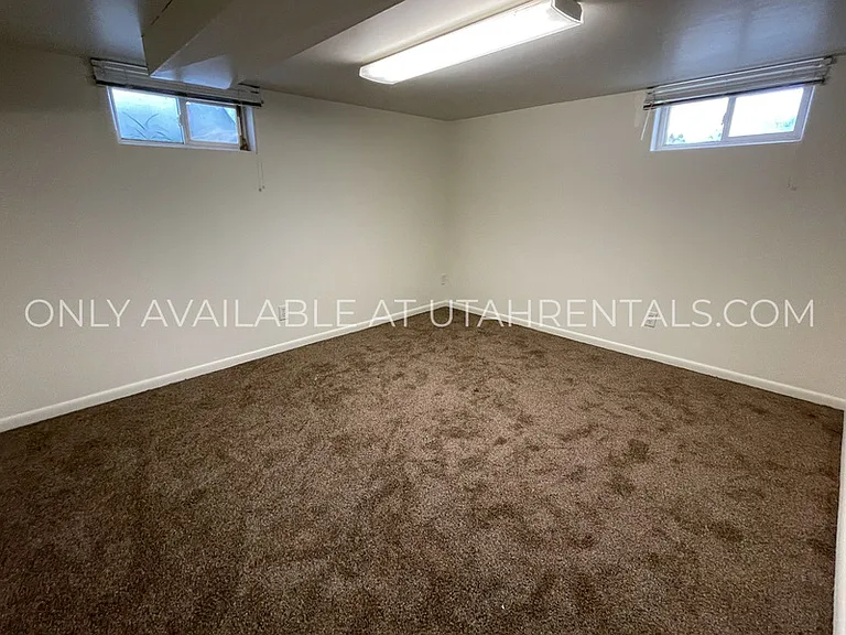 158 W 500 N — Photo 10