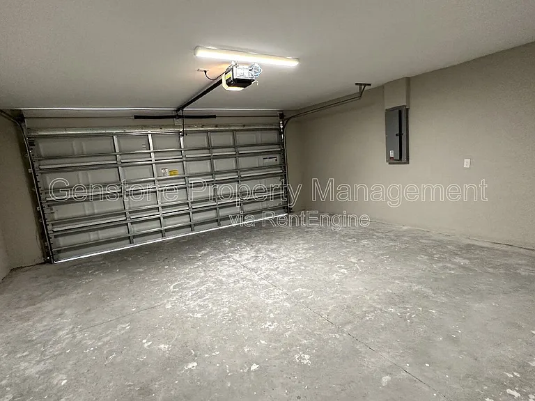 327 Lester Ave S — Photo 15
