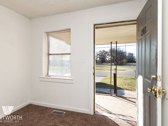 4th image of 2918 Ash St #1