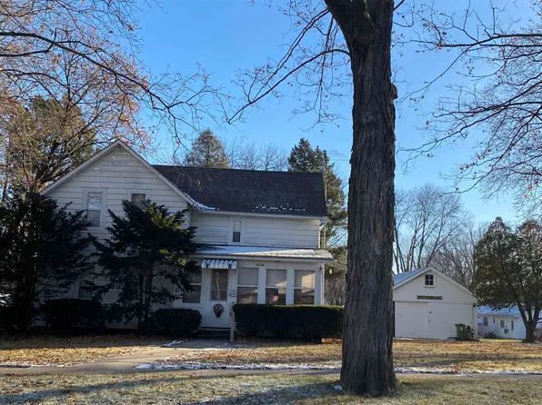 1004 Clinton St, Charles City, IA 50616