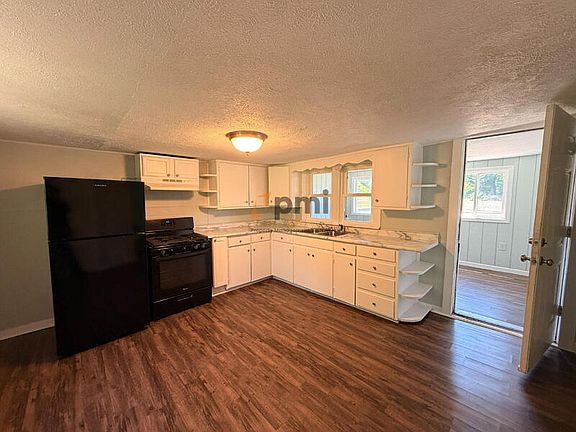 3rd image of 422 Hoyt St Floor 2