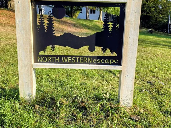 209 Buckeye Ln, Beulah, MI 49617