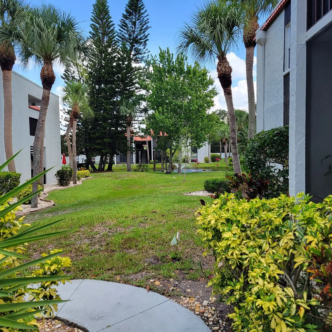 Seasonal/short term 2/2 ground floor condo downtown Sarasota. — Photo 2