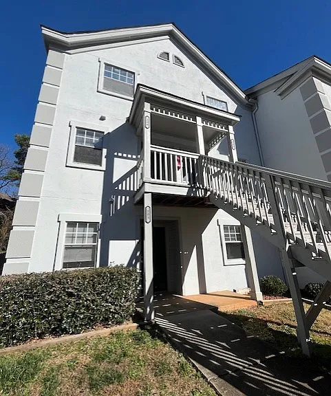 Avery Close Condominiums — Photo 109