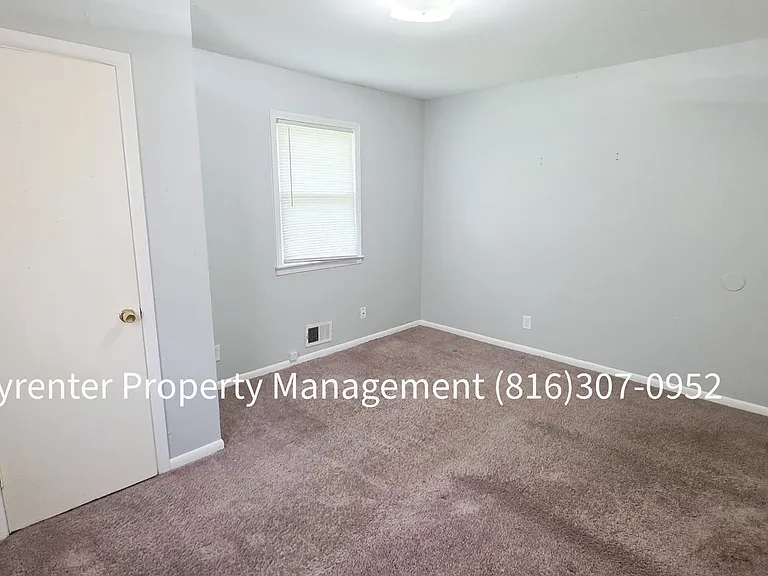 9307 E 15th St S — Photo 14