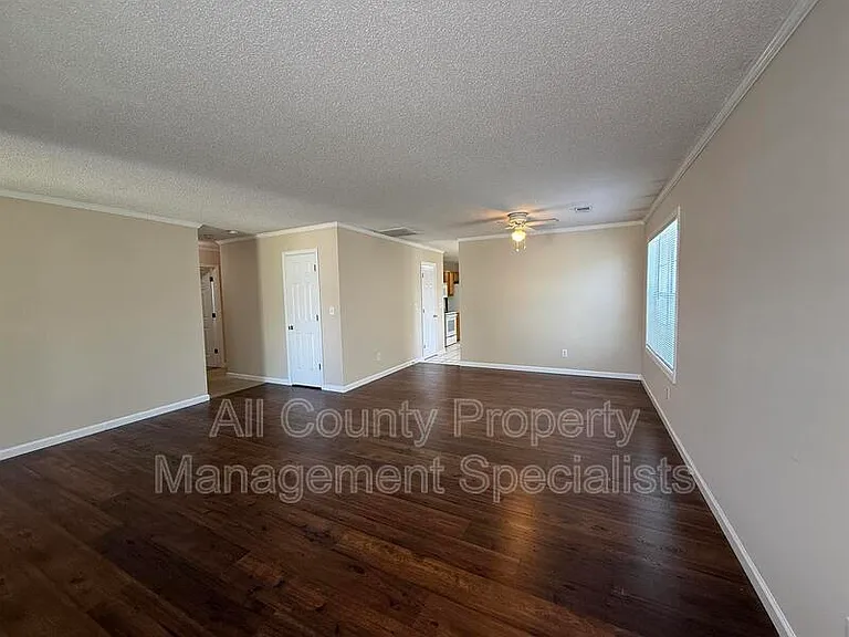 112 Malisa Dr — Photo 2