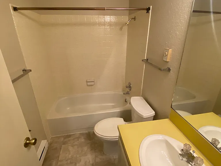 4520 Olympic Blvd #4 — Photo 7