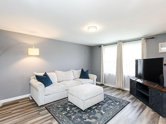 4th image of 6026 Squirehill Ct