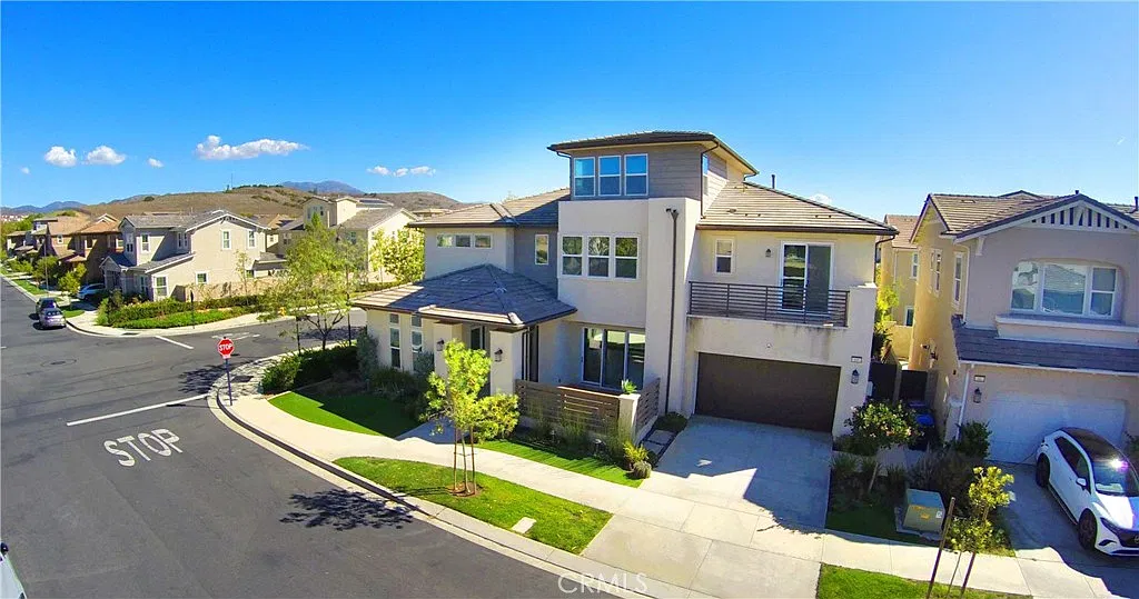 5 bed, 6.0 bath, 4346 sqft, $11,500 — Photo 3
