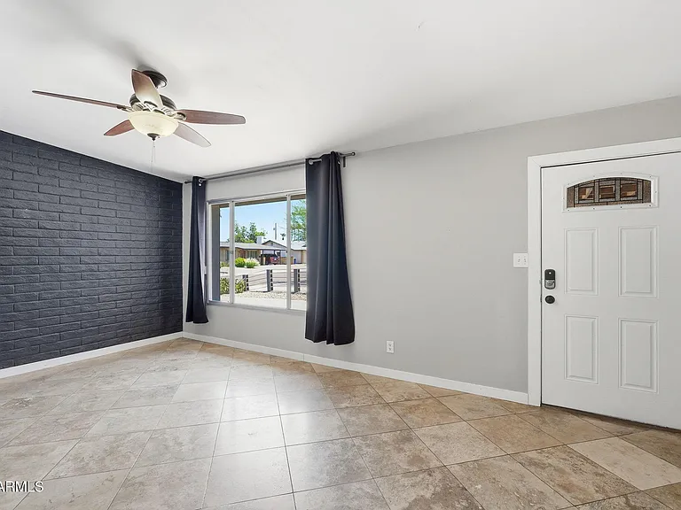 1609 E Gaylon Dr — Photo 5