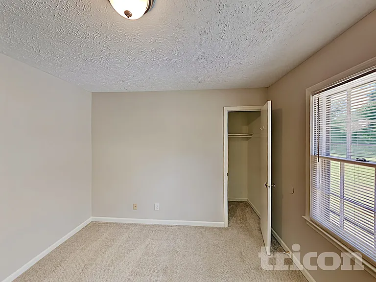 507 Neil Ct — Photo 10