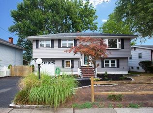 22 Kuhn Ct, Rochelle Park, NJ 07662