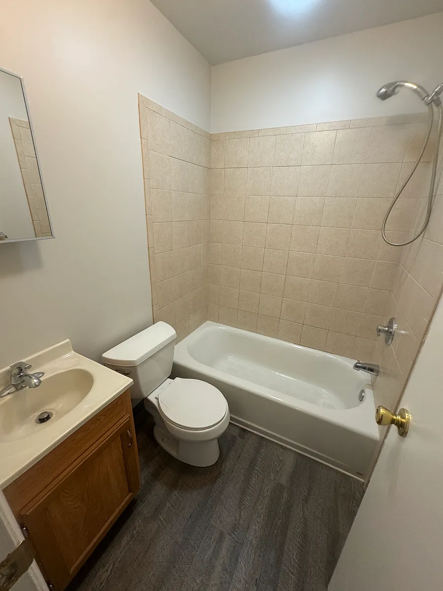 Building Photo - 1147-49 N Elmer St #2
