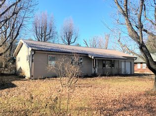411 N Louise Ave, Saint James, MO 65559