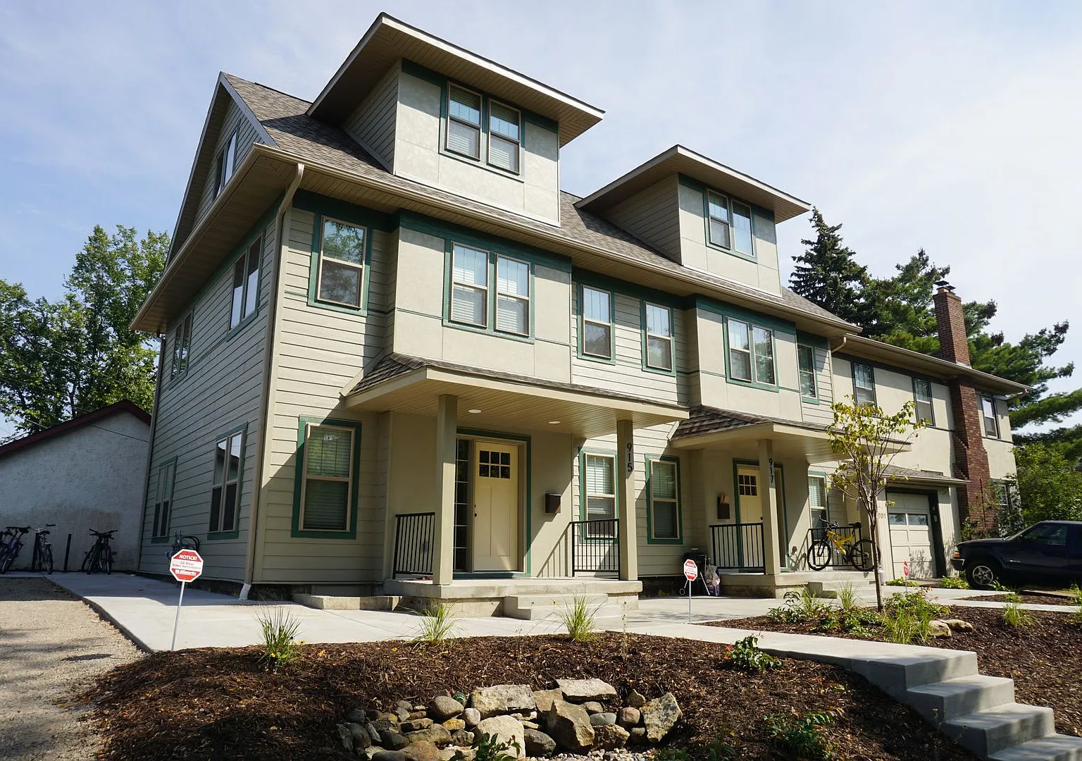 917 7th St SE — Photo 2