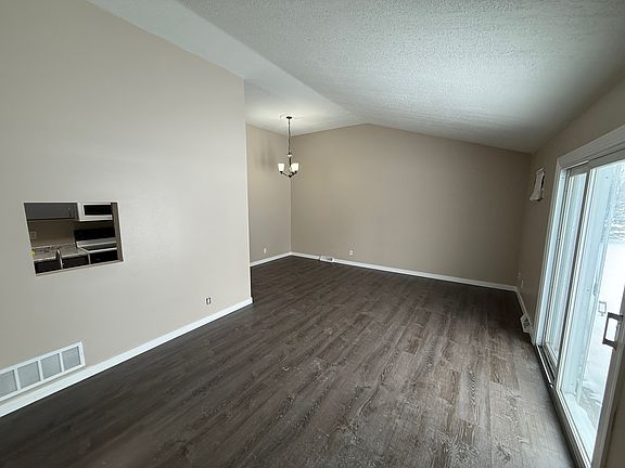 3rd image of 2465 Warren Pkwy #6C