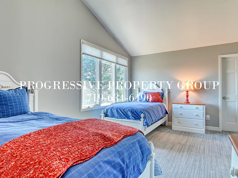 1120 Hill Cir — Photo 15