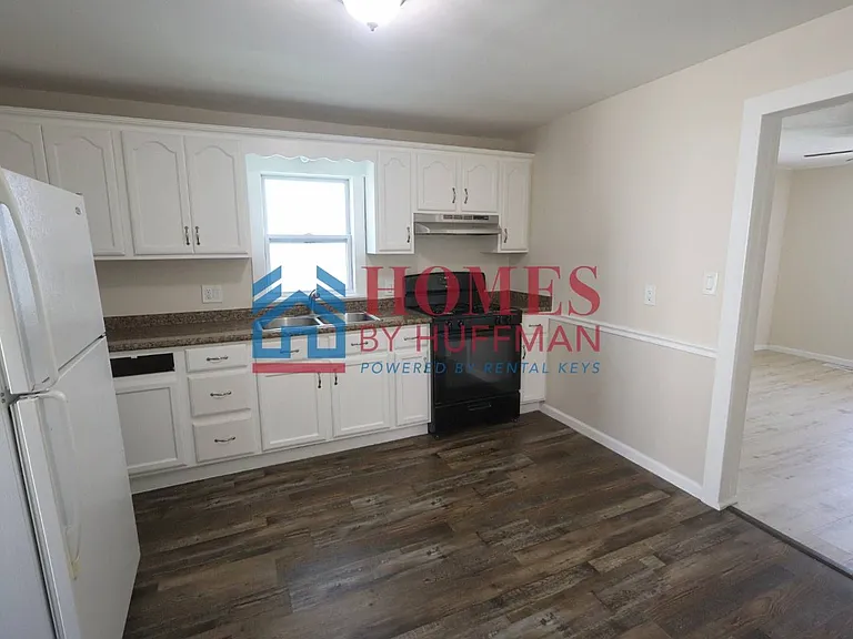 1915 S Fares Ave — Photo 4