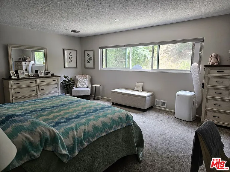 5652 Glenford St — Photo 34