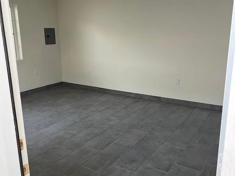 10904 Scoville Ave — Photo 6