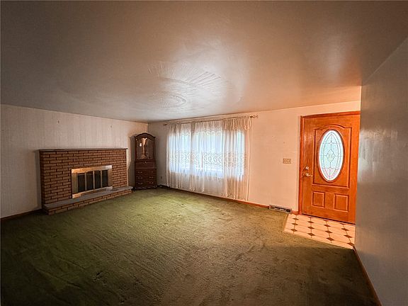 5th image of 8048 Gladstone Dr